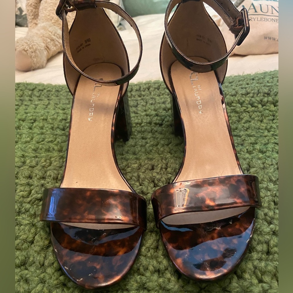 Chinese Laundry tortoise print heels. Size 8